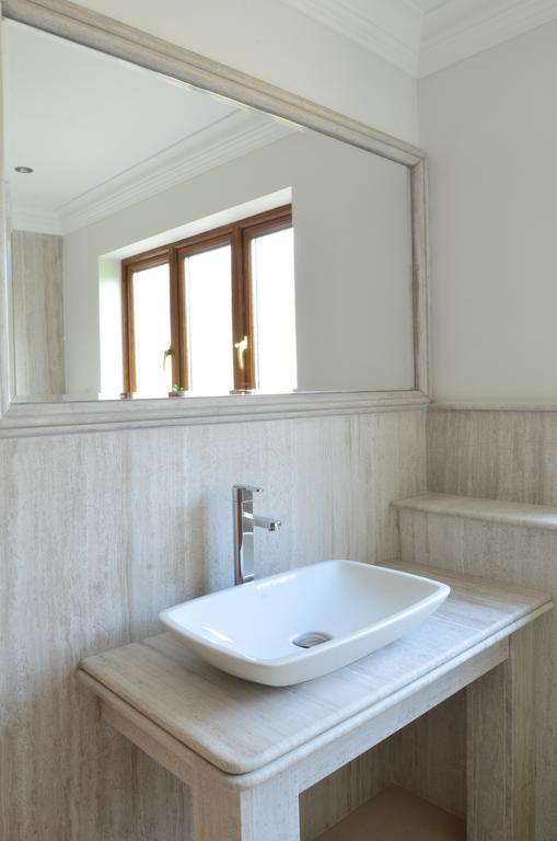 Llwyn Helyg Country House Guest House Кармартън Стая снимка