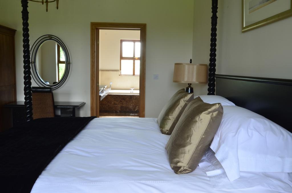 Llwyn Helyg Country House Guest House Кармартън Стая снимка